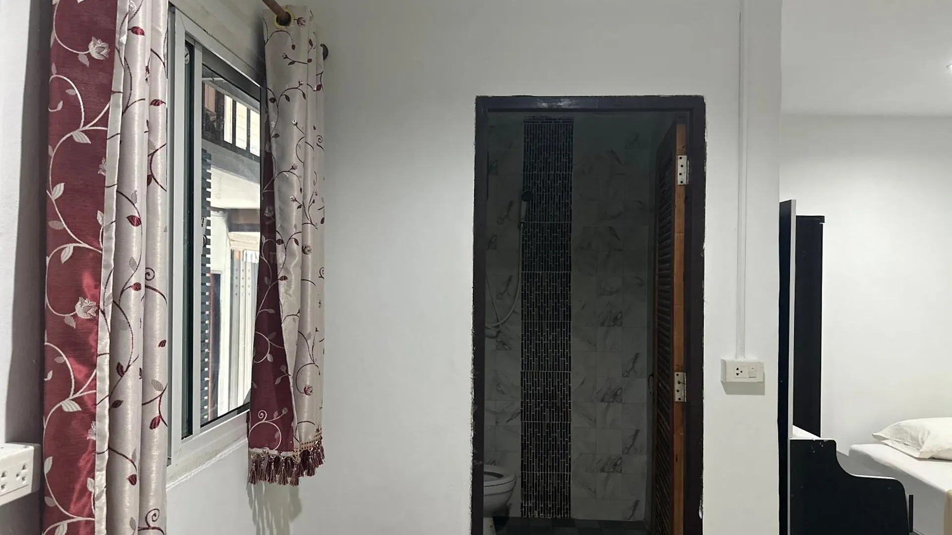 Bang Sit Guest House Phi Phi Don 2*,